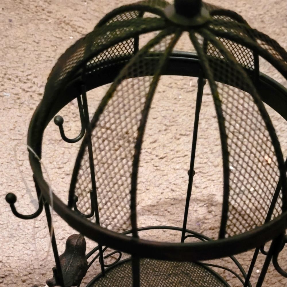 Metal jewelry/knickknacks holder